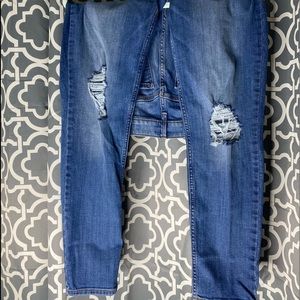 ✨Mid-rise Rockstar Ripped Jeans✨